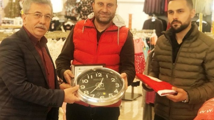 Esnafa Ruhsatın Yanında Saat ve Bayrak Hediye